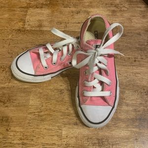 Pink converse low tops